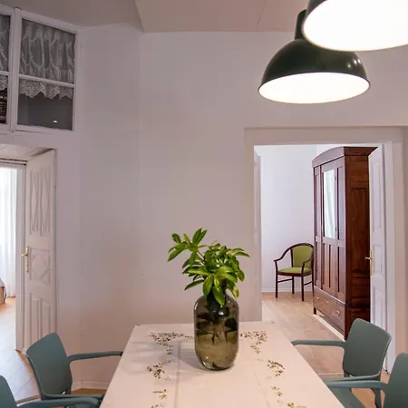 Center Galerie House